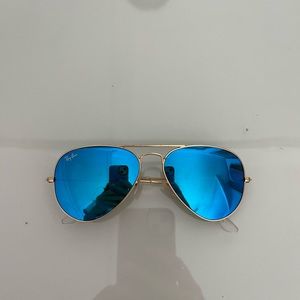 woman’s aviator ray bans